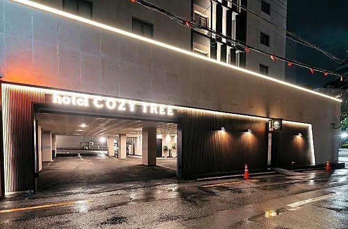 Cozy Tree Hotel 2*