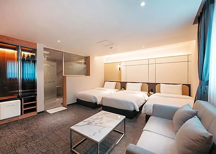 Cozy Tree Hotel 2*