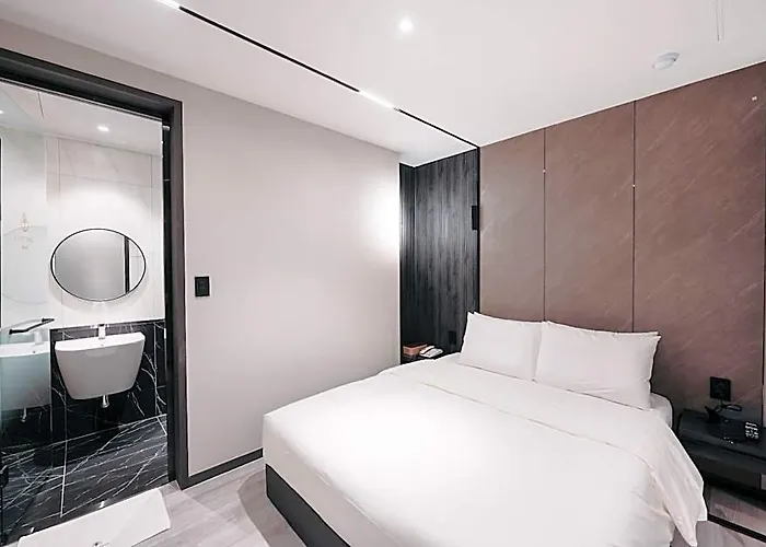 Cozy Tree Hotel Busan