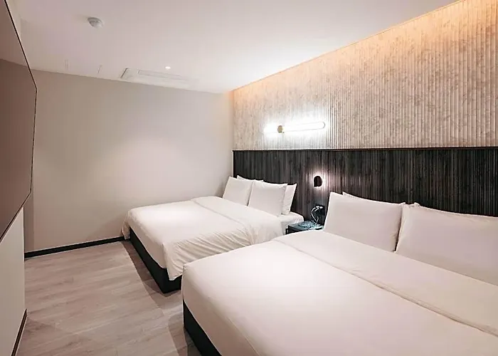 Cozy Tree Hotel 2*